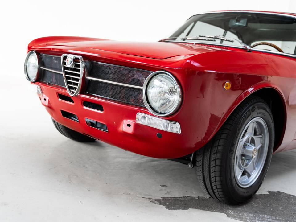 Bild 22/32 von Alfa Romeo Giulia 1600 GT Junior (1972)