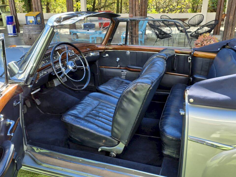 Image 18/61 de Mercedes-Benz 220 S Cabriolet (1957)