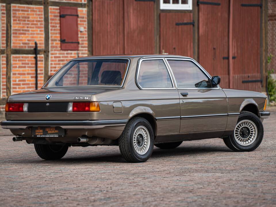 Image 13/76 of BMW 323i (1982)