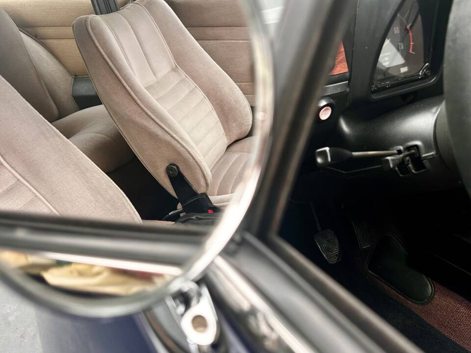 Image 11/14 of Alfa Romeo Alfetta GTV 2.0 (1979)