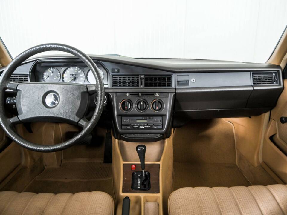 Obraz 7/50 pojazdu Mercedes-Benz 190 D 2.5 (1986)