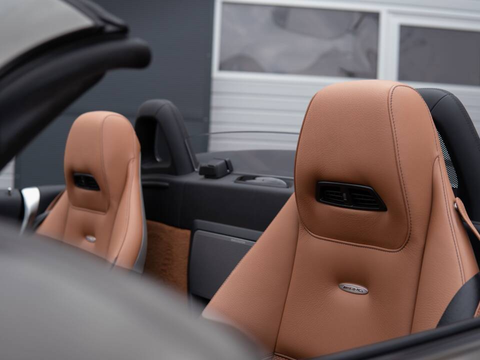 Image 34/45 of Mercedes-Benz SLS AMG Roadster (2012)