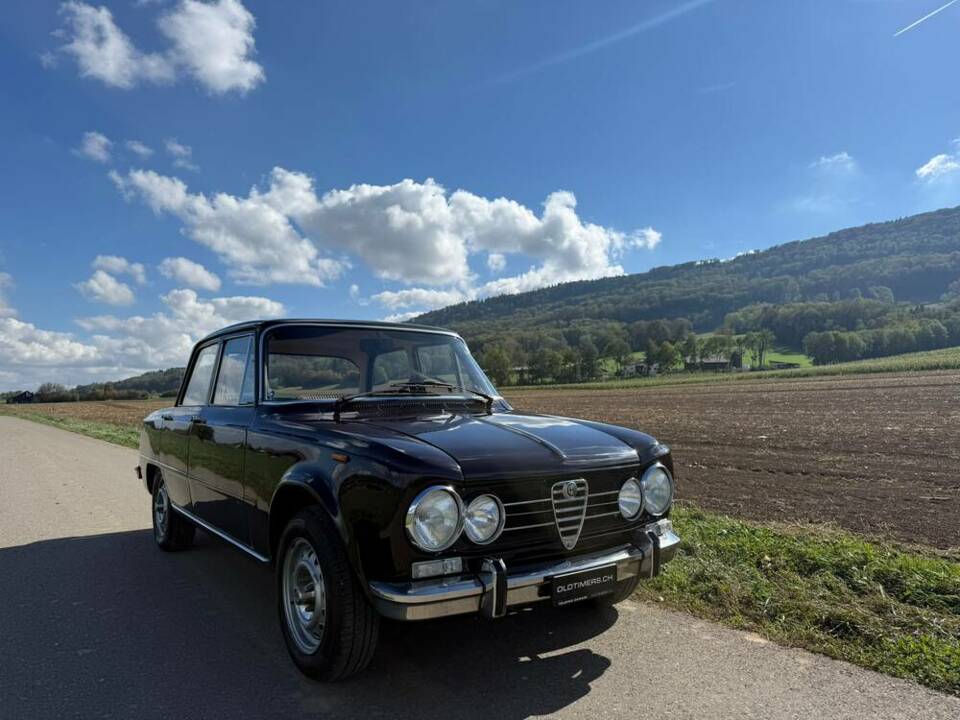 Image 16/21 of Alfa Romeo Giulia Super 1.6 (1972)