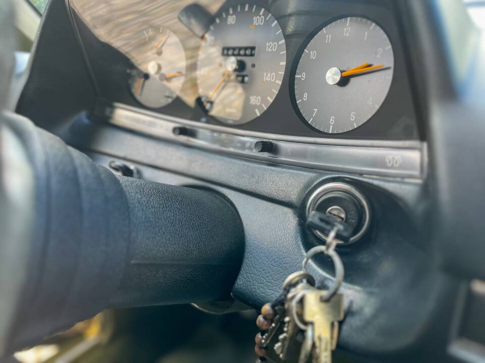 Image 39/139 of Mercedes-Benz 240 D (1978)