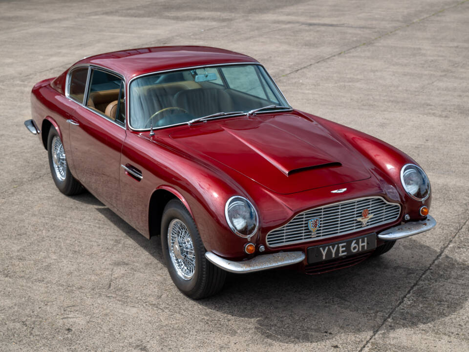 Image 3/14 of Aston Martin DB 6 Mk II (1970)