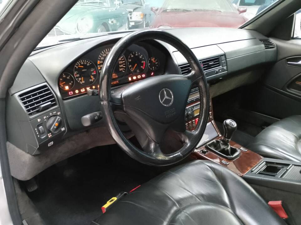 Imagen 14/46 de Mercedes-Benz SL 280 (1999)
