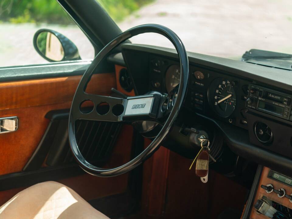 Image 28/49 of FIAT 130 Coupé (1973)