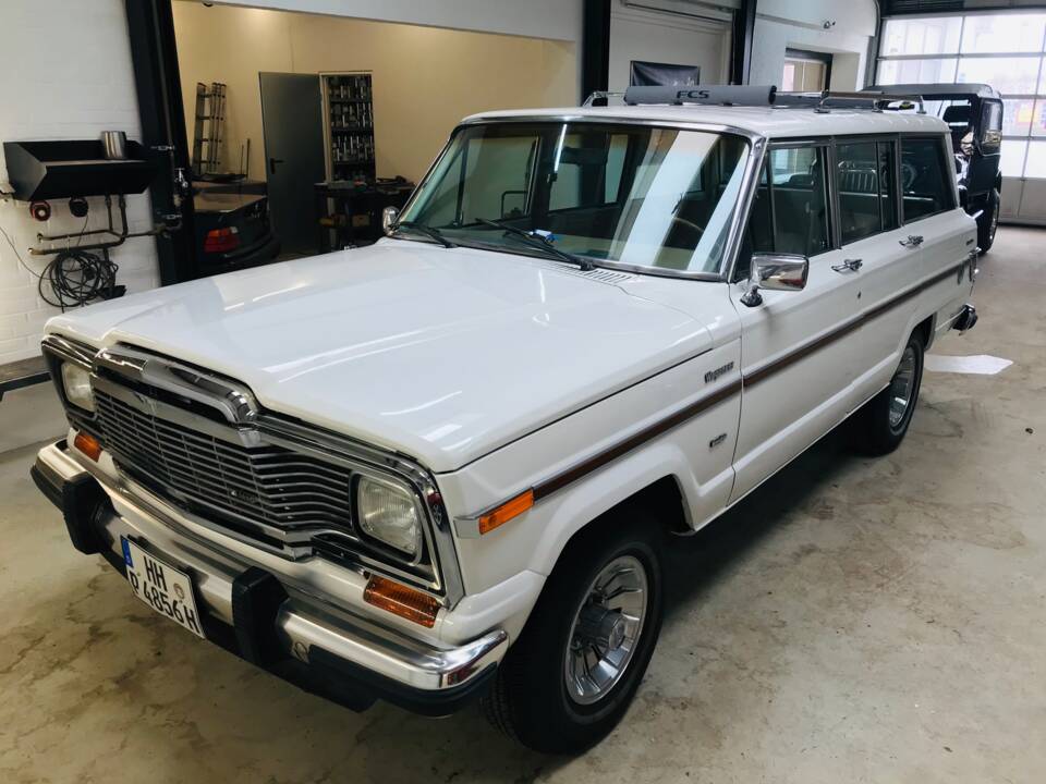 Image 22/50 of Jeep Wagoneer Brougham (1982)