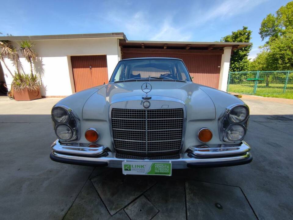 Image 2/10 de Mercedes-Benz 280 SEL 4,5 (1972)