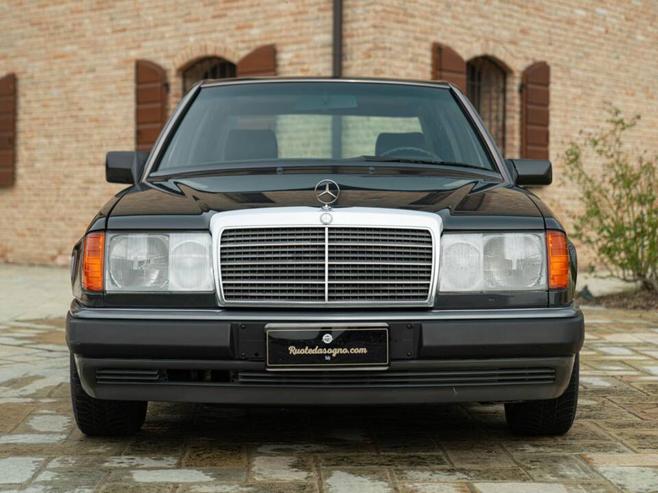 Image 3/49 of Mercedes-Benz 320 E (1993)