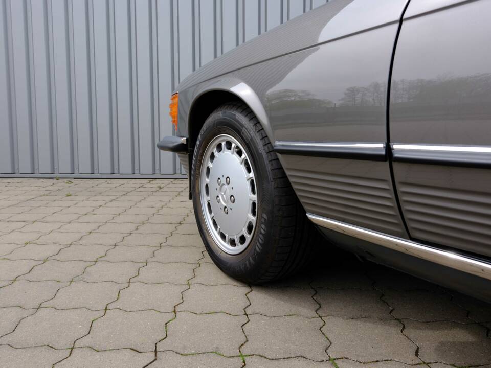 Image 66/97 de Mercedes-Benz 560 SL (1987)