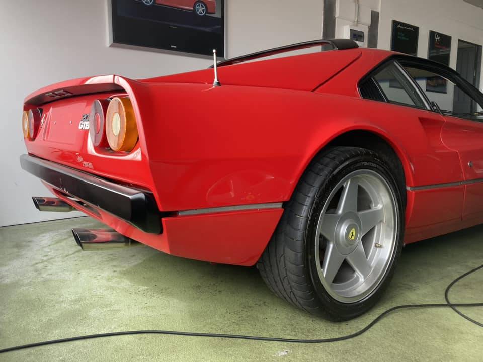 Image 4/9 de Ferrari 208 GTB (1980)