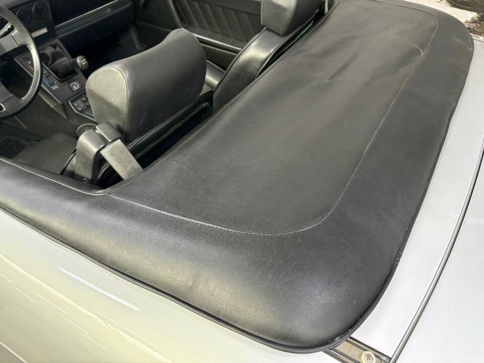 Bild 15/33 von Alfa Romeo 2.0 Spider (1993)