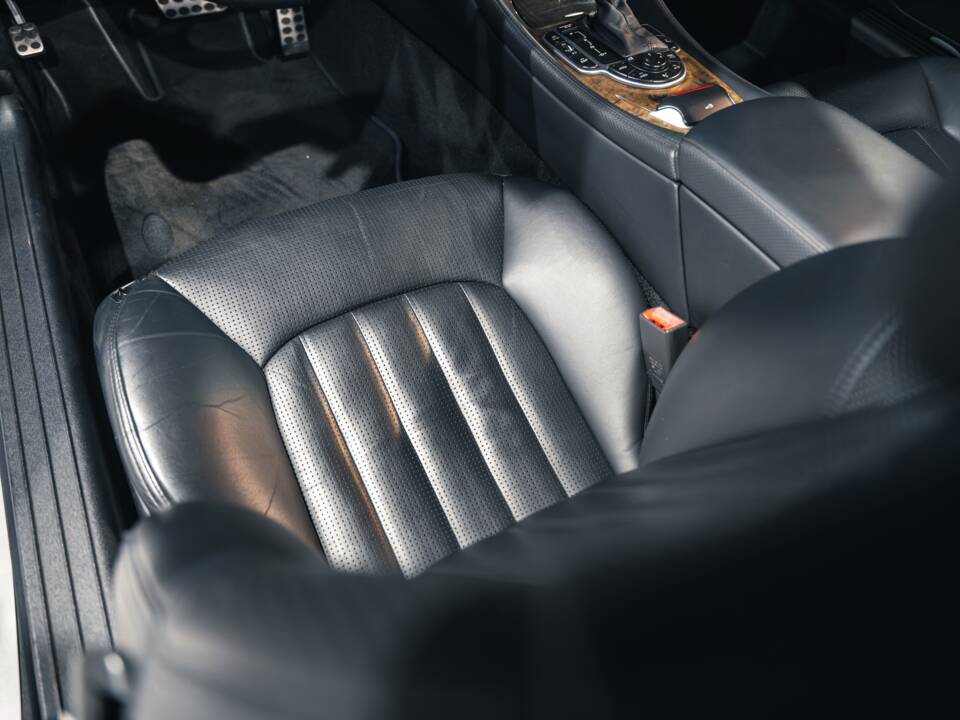 Image 24/31 of Mercedes-Benz SL 55 AMG (2003)