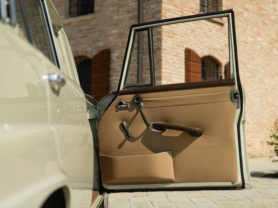 Image 27/50 of Mercedes-Benz 200 (1966)