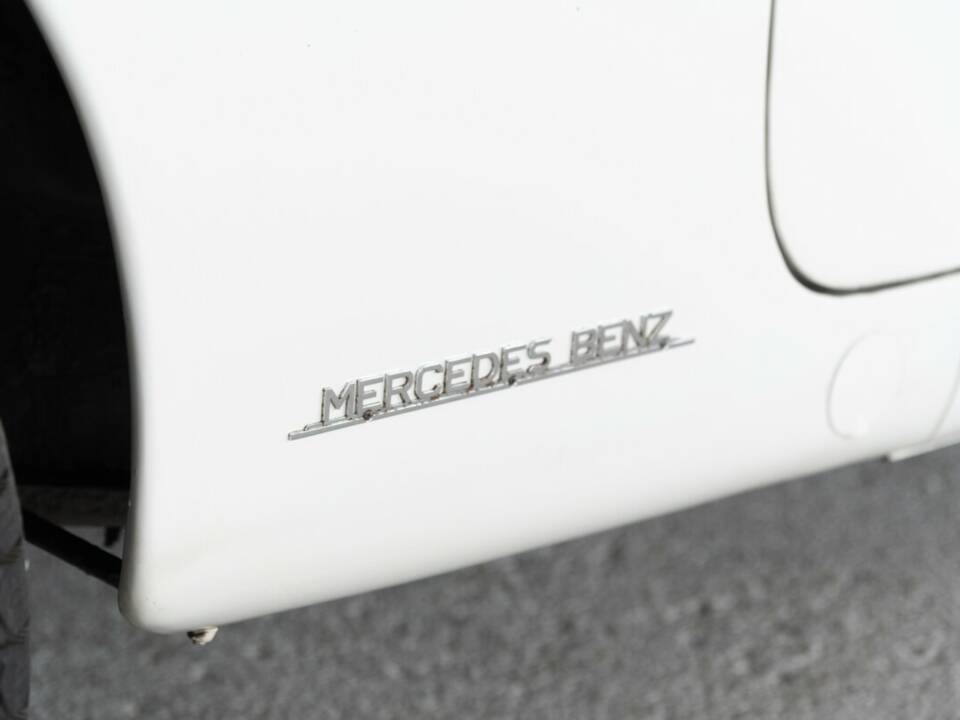 Image 22/40 of Mercedes-Benz 190 SL (1955)