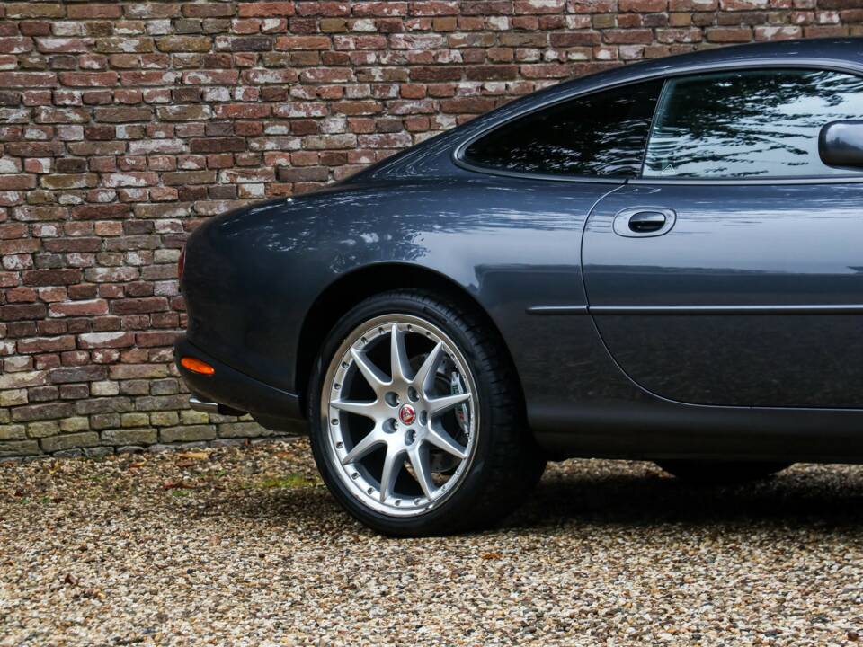 Immagine 40/50 di Jaguar XK8 4.0 (2002)