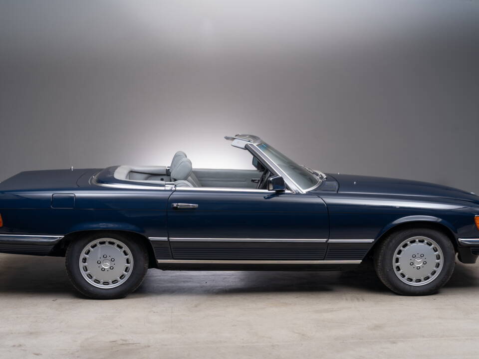 Image 4/24 of Mercedes-Benz 500 SL (1983)