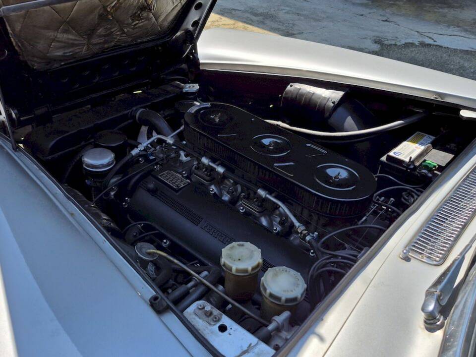 Imagen 53/66 de Ferrari 330 GT 2+2 (1964)