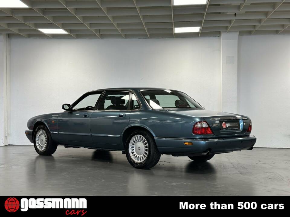 Image 6/15 of Jaguar XJ 8 Executive (1997)