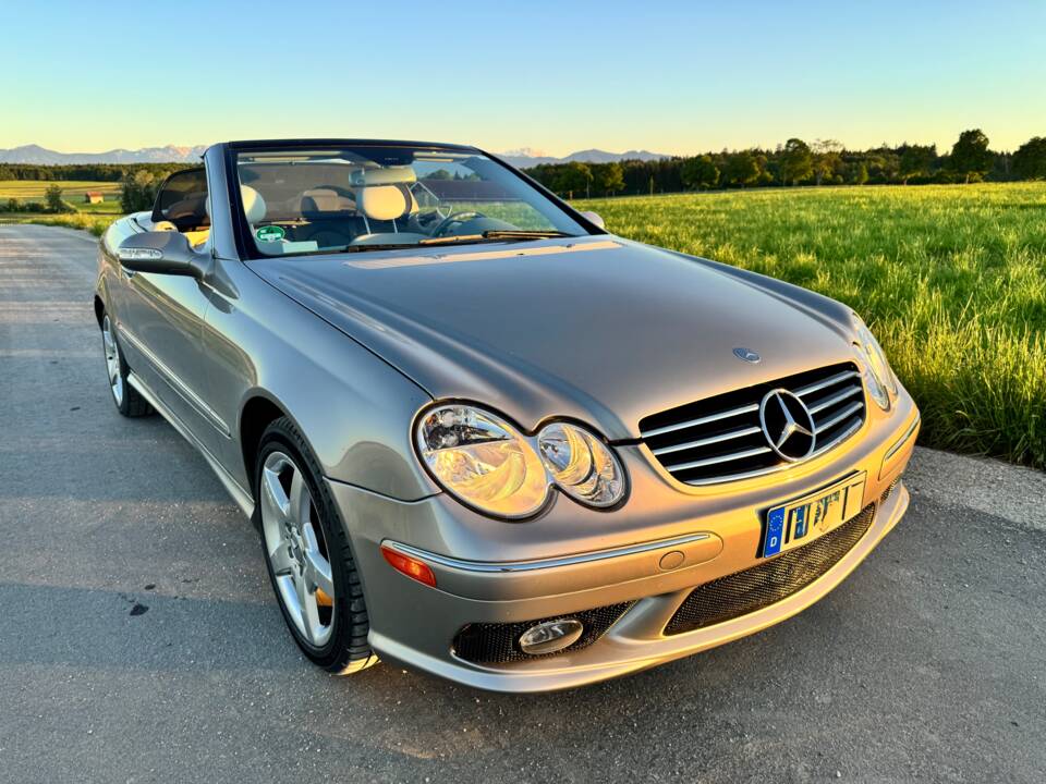 Immagine 6/17 di Mercedes-Benz CLK 500 (2005)