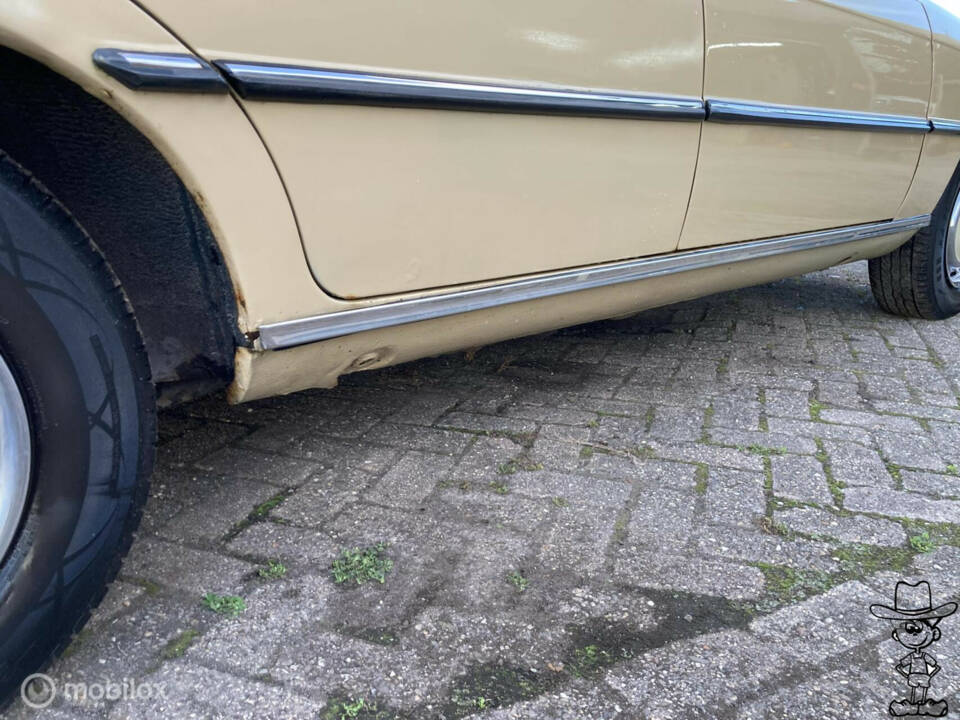 Image 19/31 of Mercedes-Benz 280 S (1975)