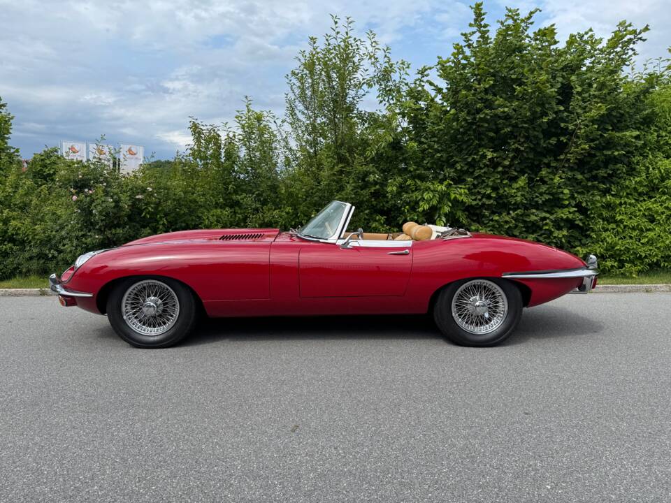 Image 5/35 of Jaguar E-Type (1969)