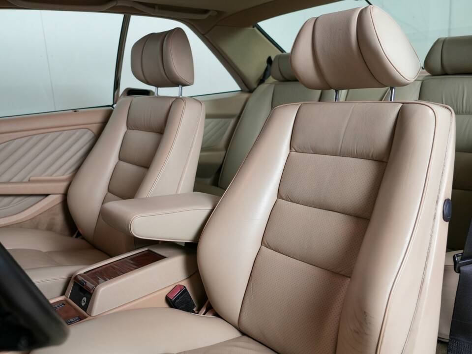 Image 2/41 of Mercedes-Benz 560 SEC (1990)