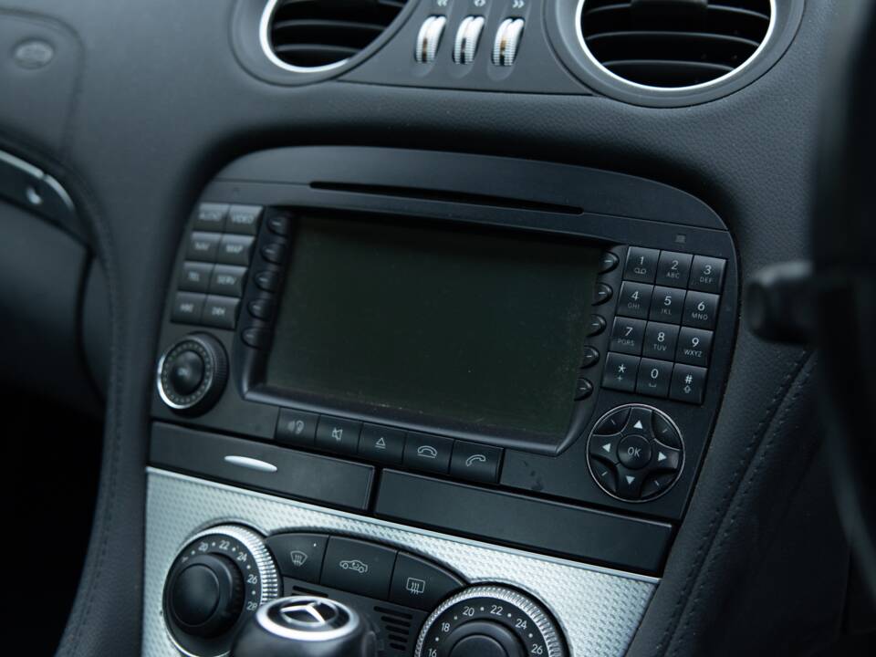 Image 34/41 of Mercedes-Benz SL 350 (2007)