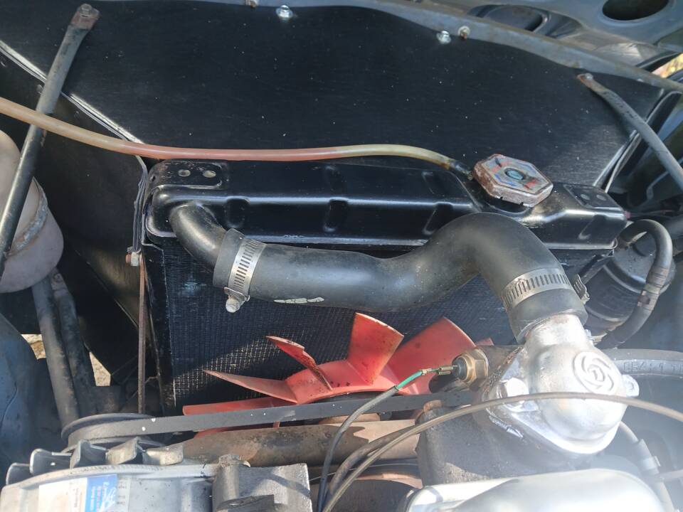 Image 38/51 of Triumph TR 6 (1975)