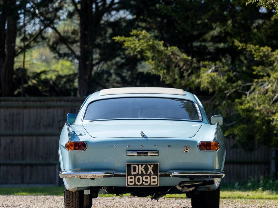 Image 11/50 of Volvo 1800 S (1964)