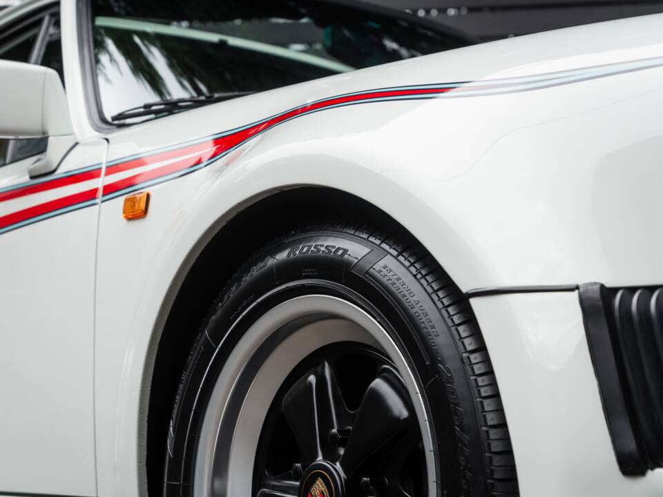 Image 45/50 of Porsche 911 Turbo LE (1989)