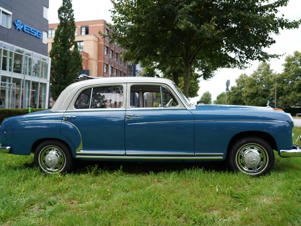 Image 2/26 de Mercedes-Benz 220 S (1957)