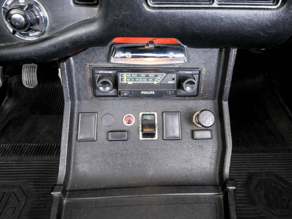 Image 31/50 of MG MGB (1976)
