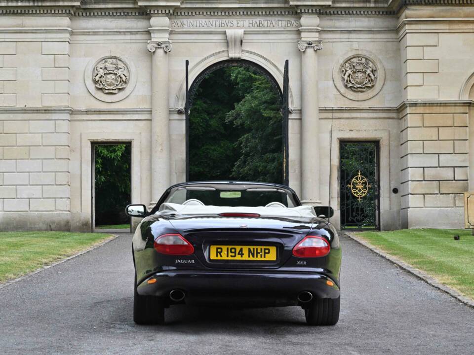 Afbeelding 17/50 van Jaguar XKR (1998)