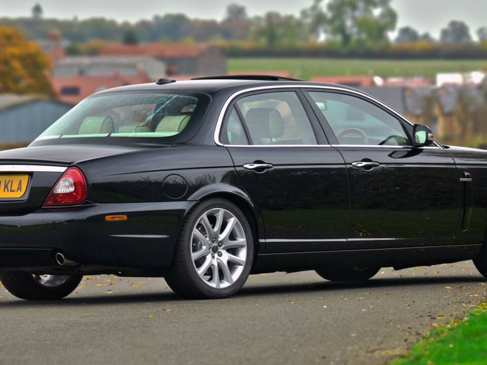 Image 9/50 of Jaguar XJ 8 4.2 (2008)
