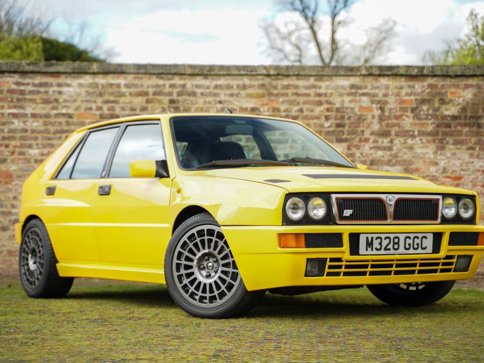 Image 17/50 of Lancia Delta HF Integrale Evoluzione II (1994)