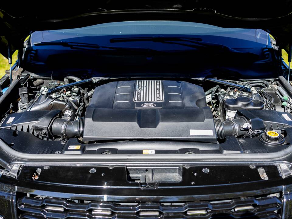 Image 42/49 of Land Rover Range Rover V8 Armoured (2022)