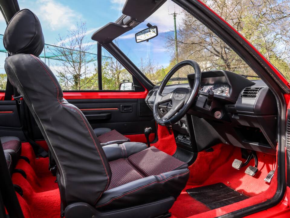 Immagine 32/39 di Peugeot 205 CTi (1991)