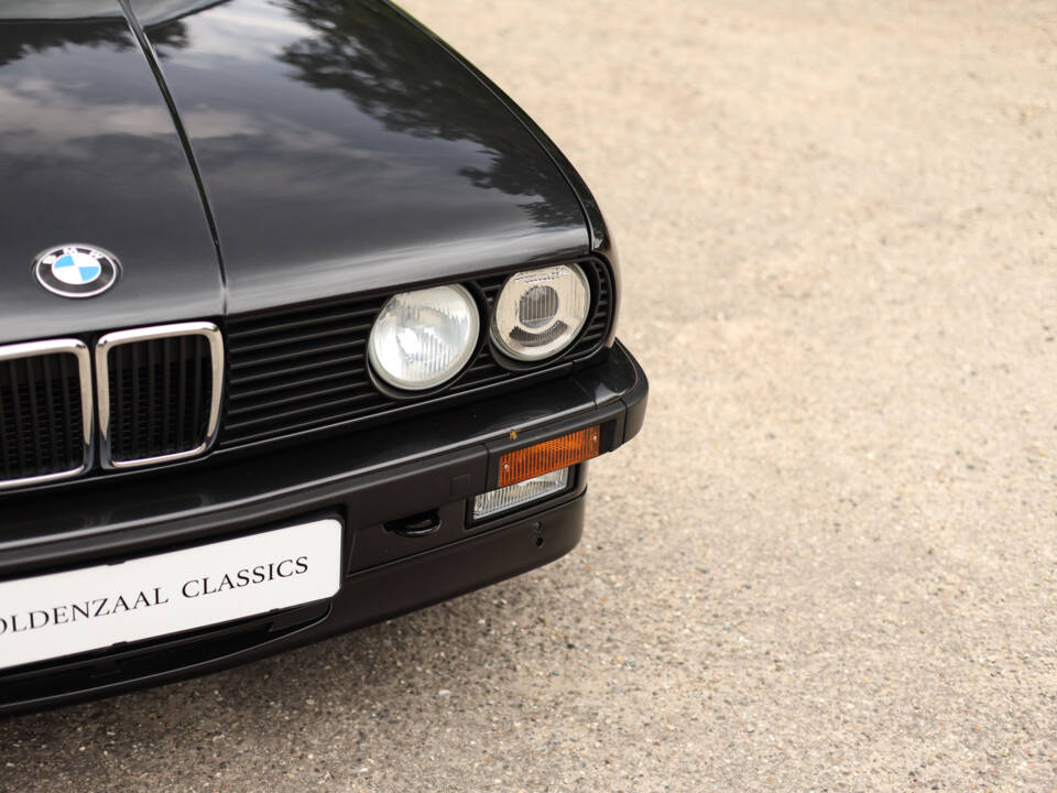 Image 75/83 de BMW 325i (1990)