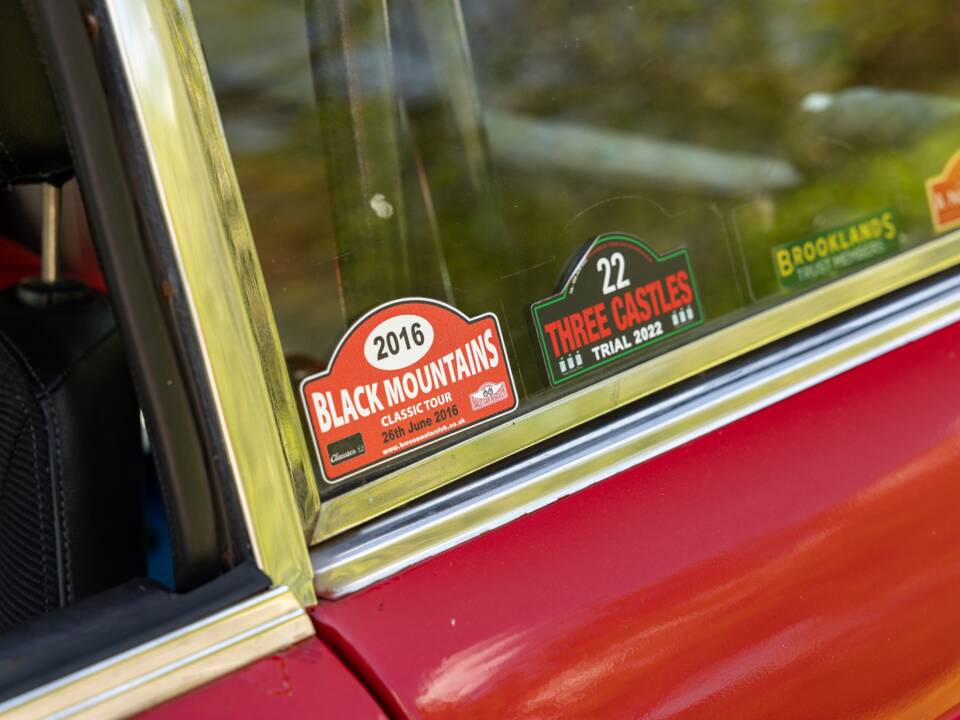 Image 18/50 of MG MGB GT (1970)