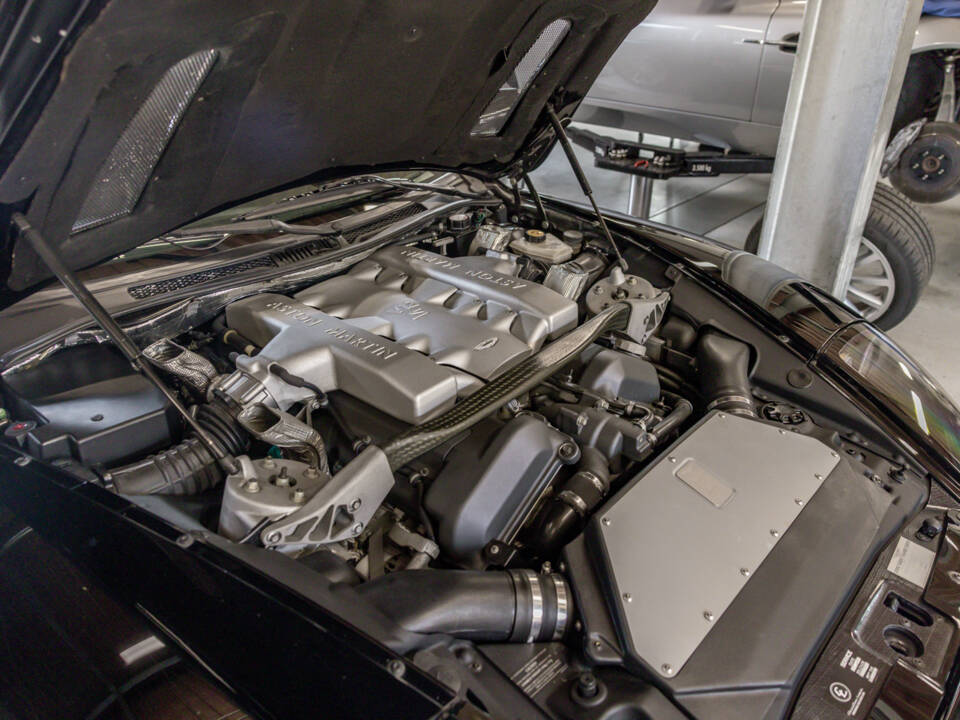 Image 6/56 of Aston Martin V12 Vanquish S (2005)