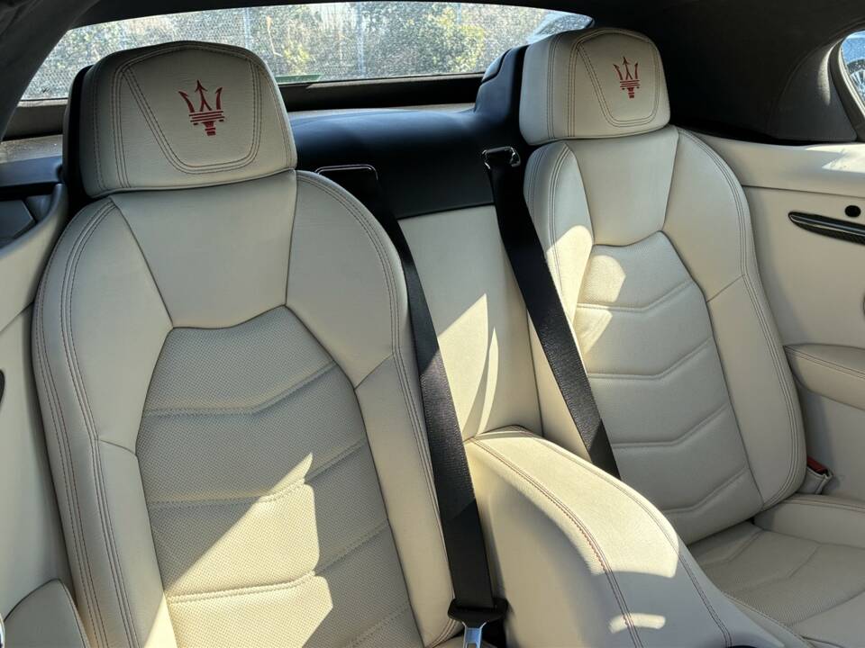 Image 36/54 of Maserati GranCabrio Sport (2015)