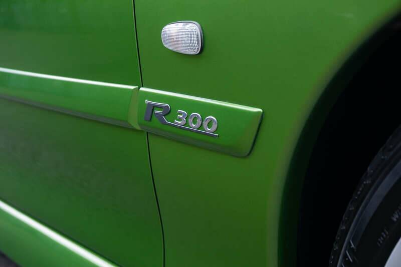 Image 32/45 of Holden LSV R300 (2002)
