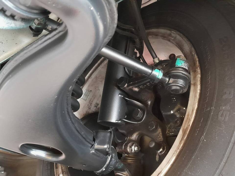 Immagine 41/52 di Mercedes-Benz 300 CE-24 (1993)