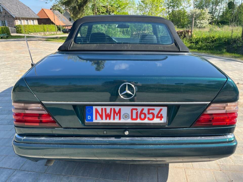 Imagen 7/17 de Mercedes-Benz E 200 (1996)