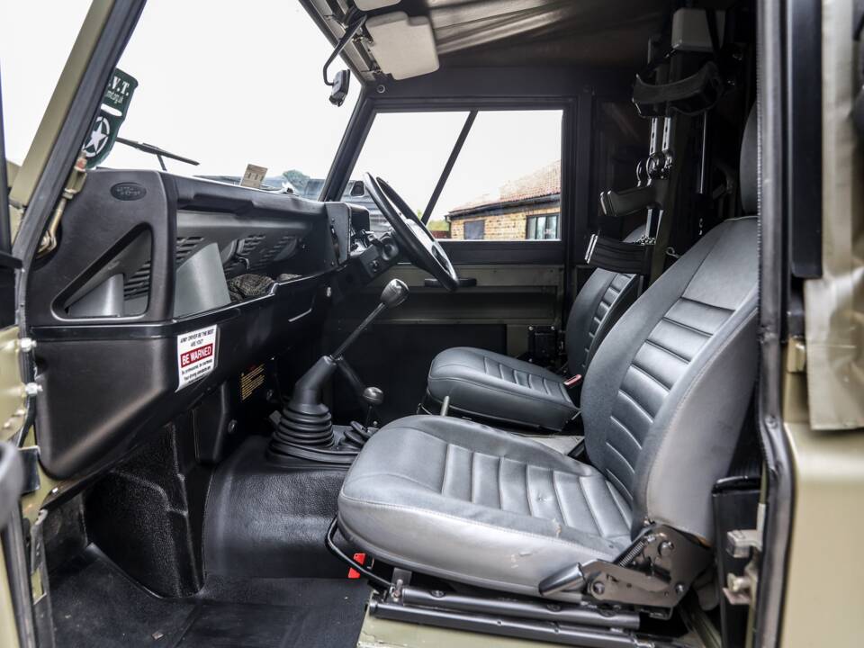 Bild 30/41 von Land Rover Defender 90 Td5 (1998)