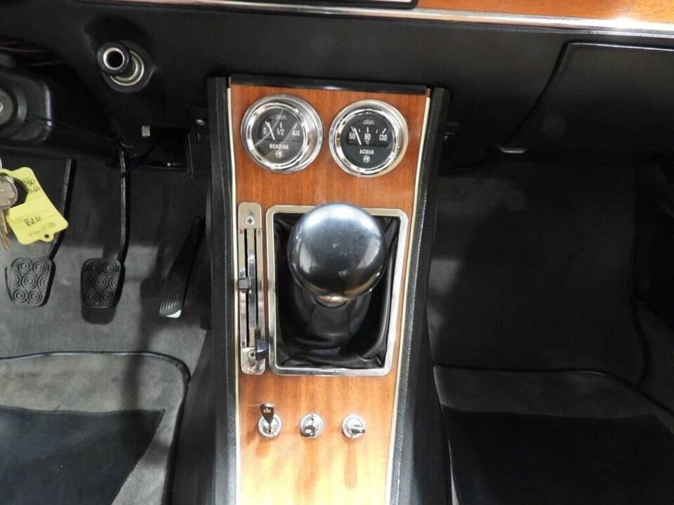 Image 6/10 of Alfa Romeo 1750 Spider Veloce (1970)