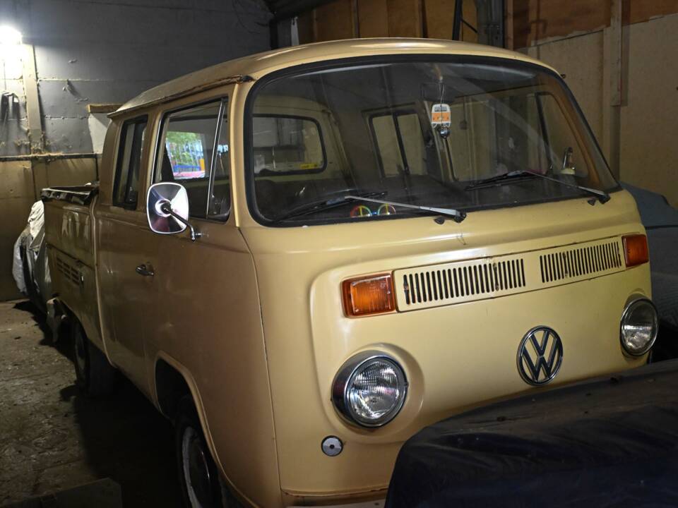 Image 17/23 of Volkswagen T2b Pickup Double Cabin (1978)