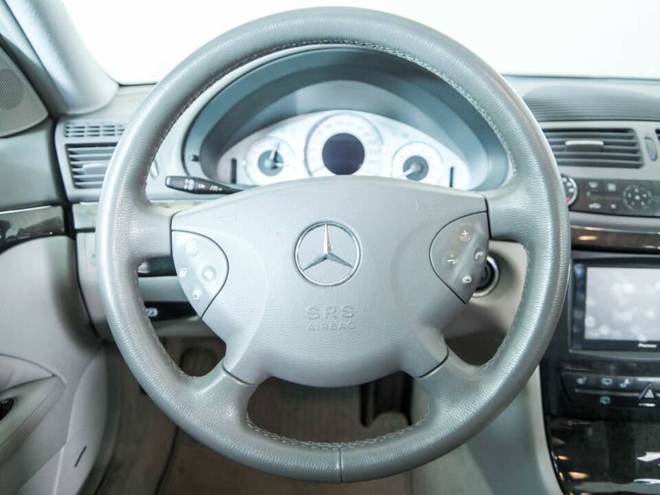Bild 8/50 von Mercedes-Benz E 320 T 4MATIC (2004)